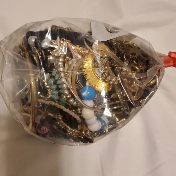 2.6 lbs of craft or diy jewelry bag - Picture 4 of 4